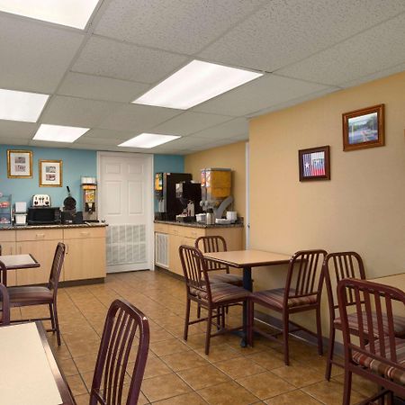 Super 8 By Wyndham Austin Downtown/Capitol Area Motel Dış mekan fotoğraf