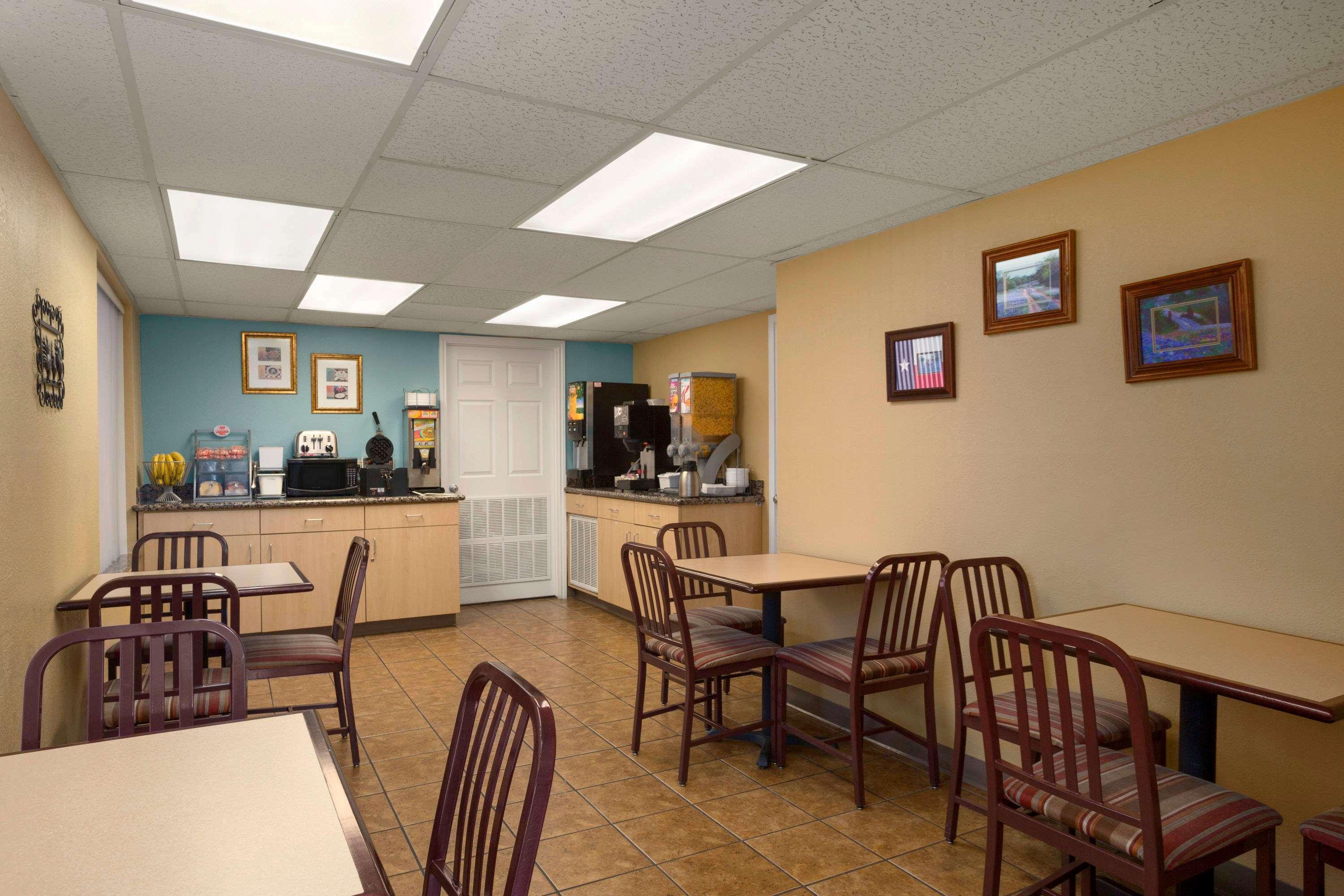 Super 8 By Wyndham Austin Downtown/Capitol Area Motel Dış mekan fotoğraf