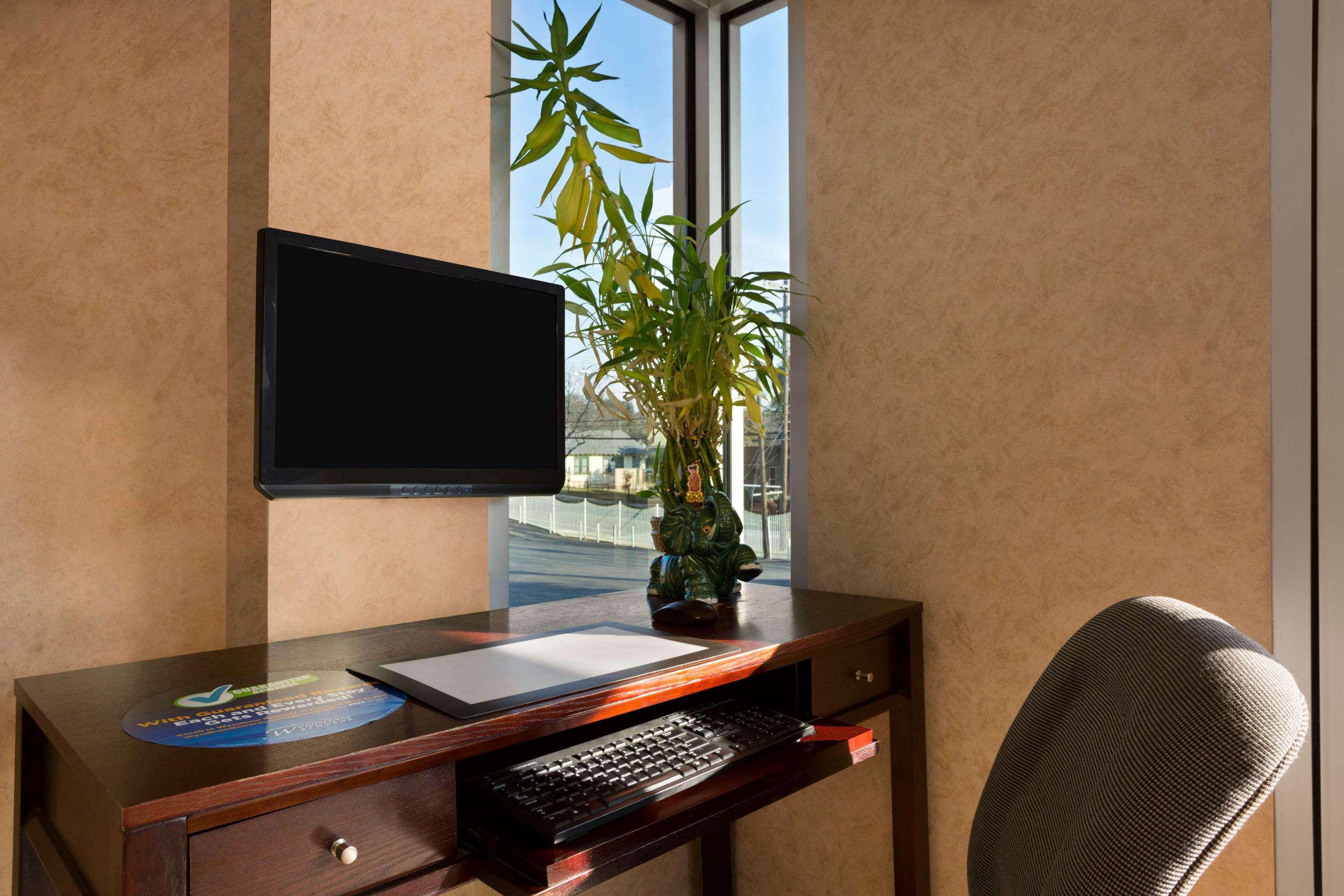 Super 8 By Wyndham Austin Downtown/Capitol Area Motel Dış mekan fotoğraf