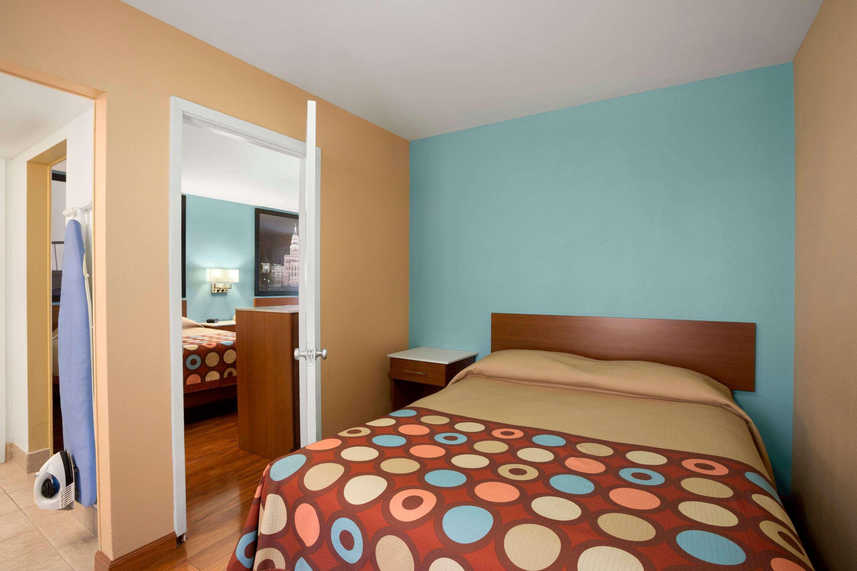 Super 8 By Wyndham Austin Downtown/Capitol Area Motel Dış mekan fotoğraf