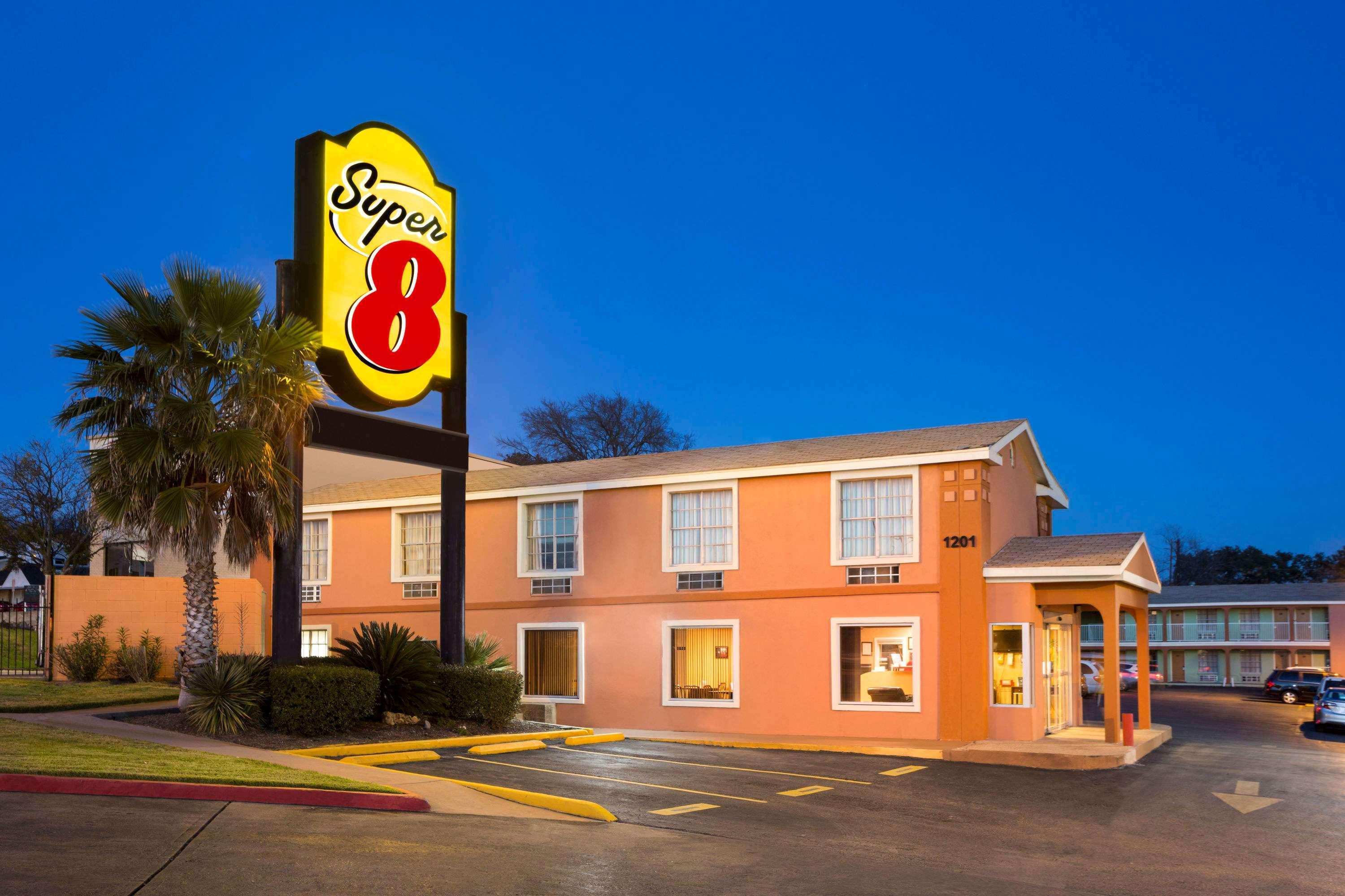Super 8 By Wyndham Austin Downtown/Capitol Area Motel Dış mekan fotoğraf
